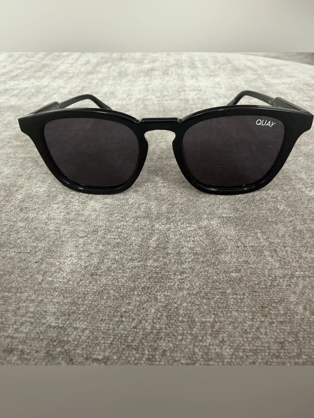 QUAY Australia Sunglasses Set Black Silver French Kiss & Jackpot Polarized Case
